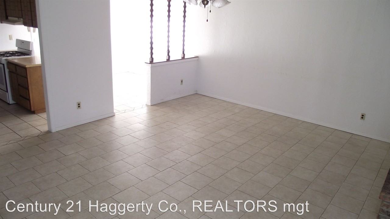 9317 W Osborne Rd - Photo 3 of 15