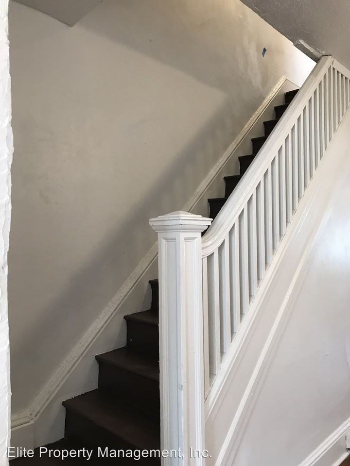 255 W Maple St - Photo 3 of 12