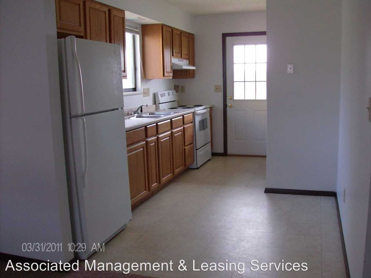 11 Southwinds Cir #4 - Photo 3 of 5