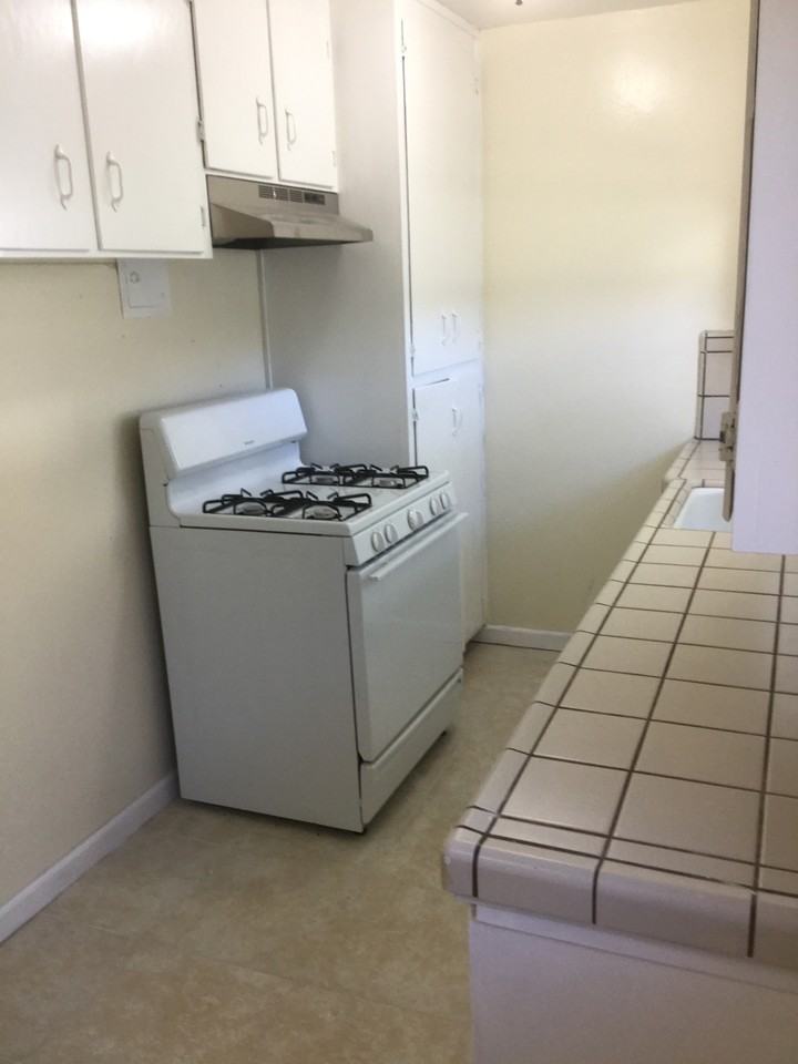 1066 Sherwood Ave - Photo 3 of 24