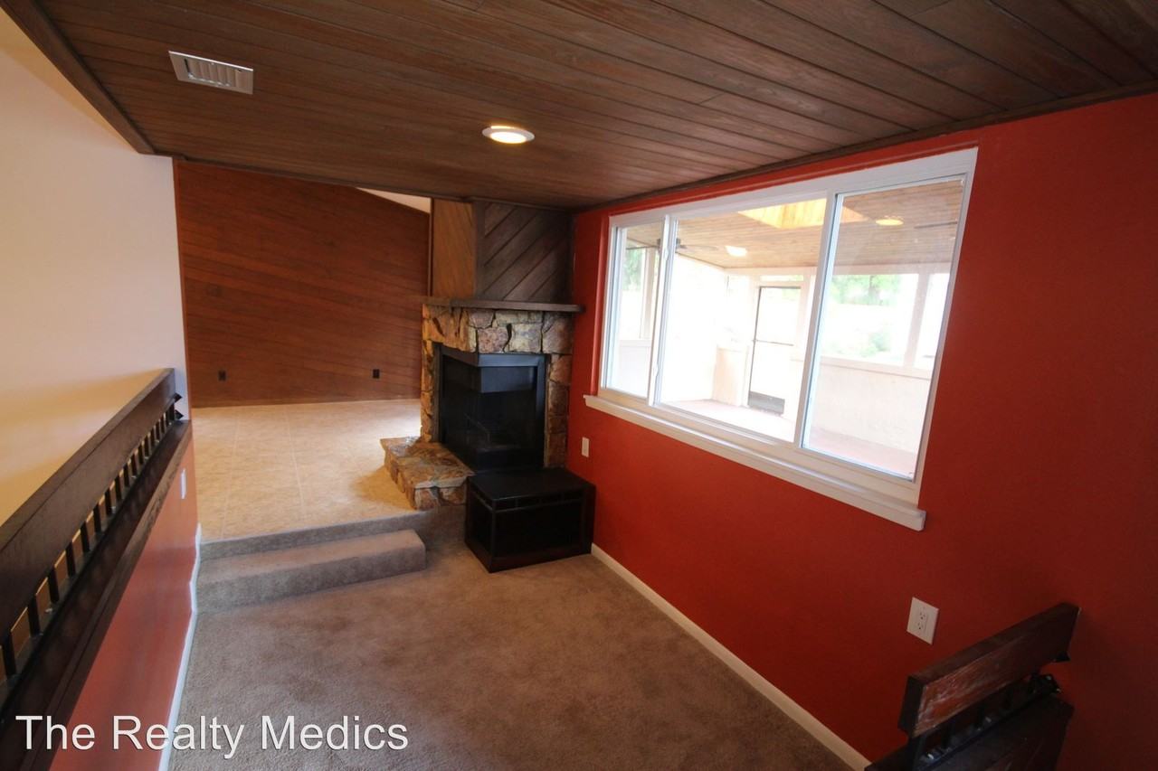 150 Tarpon Cir - Photo 3 of 11