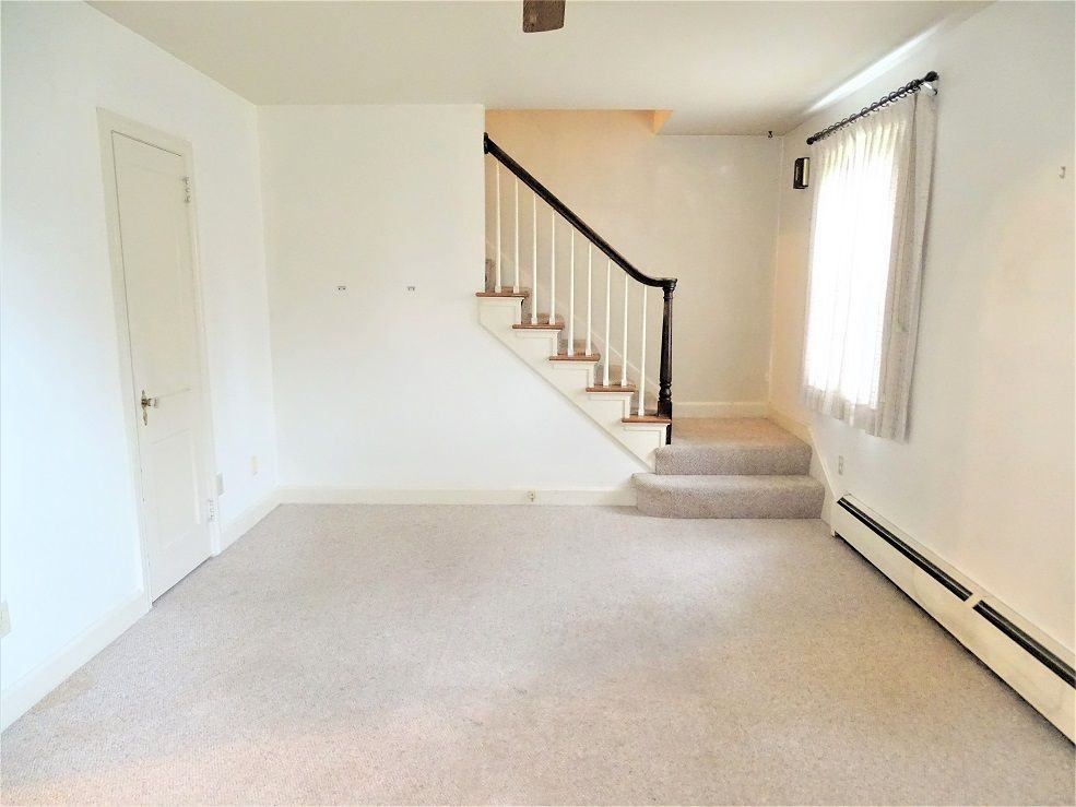 207 N Railroad St - Photo 2 of 16