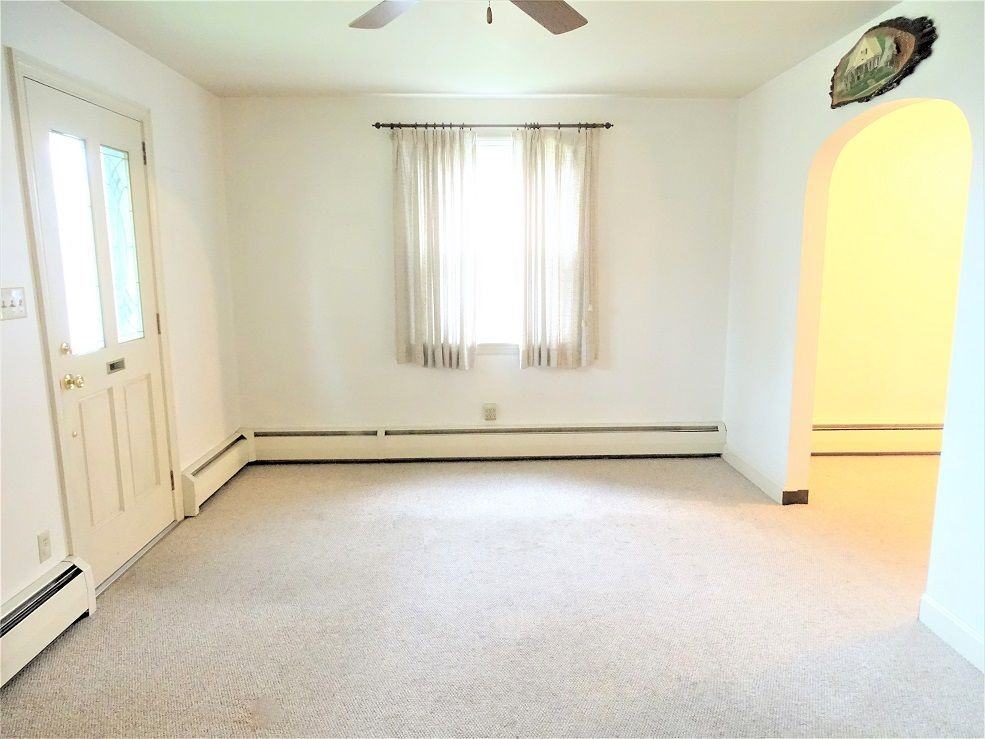 207 N Railroad St - Photo 3 of 16