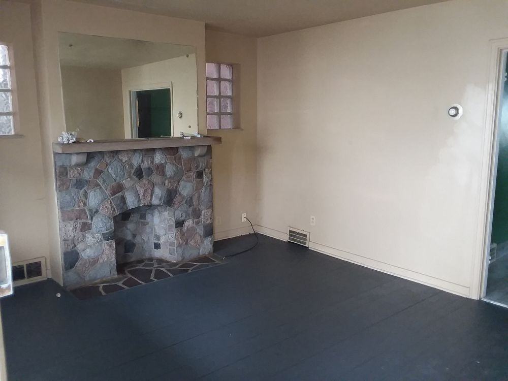 203 Division St - Photo 2 of 11