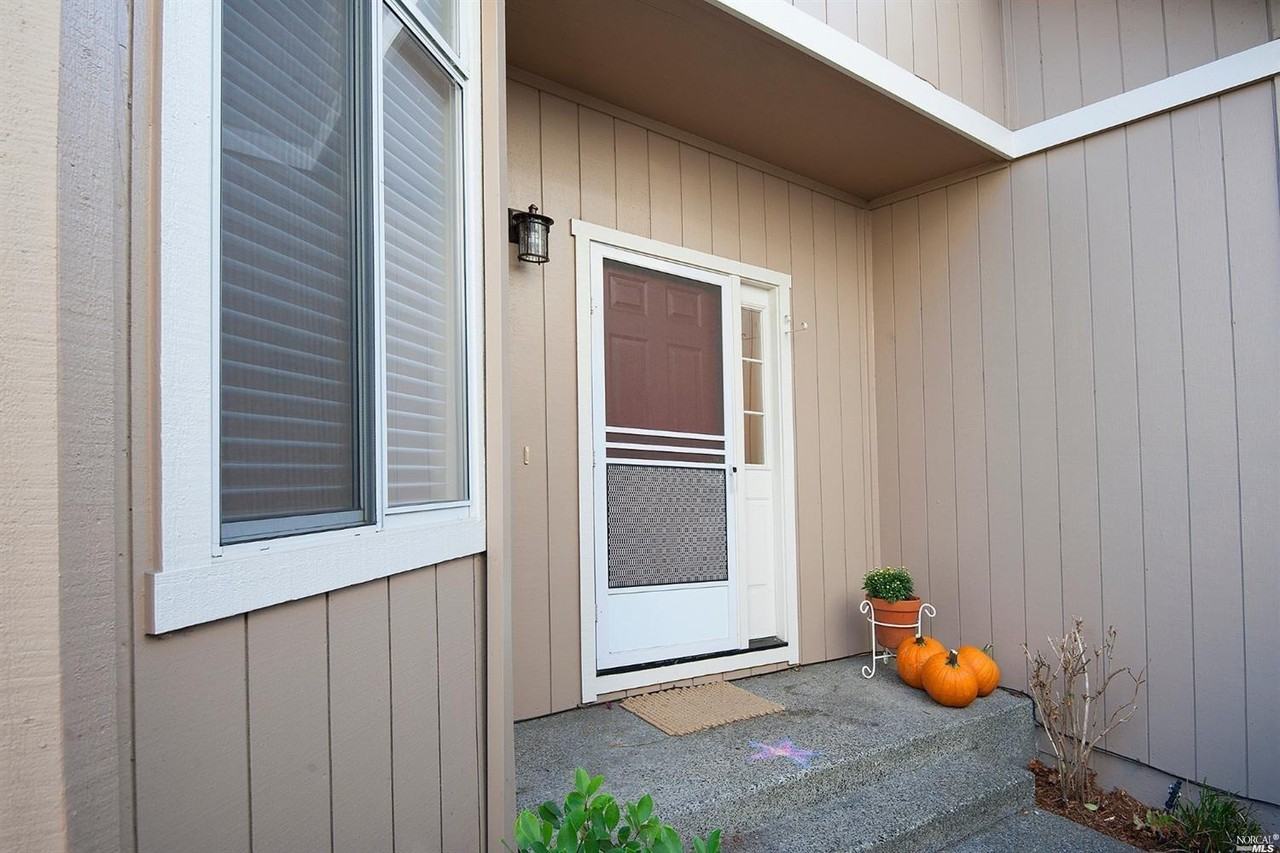 76 Baypoint Dr - Photo 2 of 9