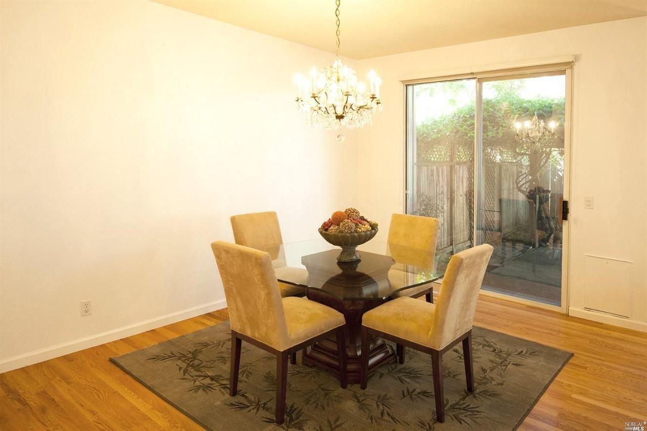 76 Baypoint Dr - Photo 3 of 9