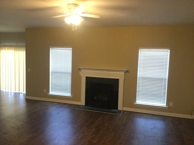 1441 Bridgecross Pkwy - Photo 2 of 12