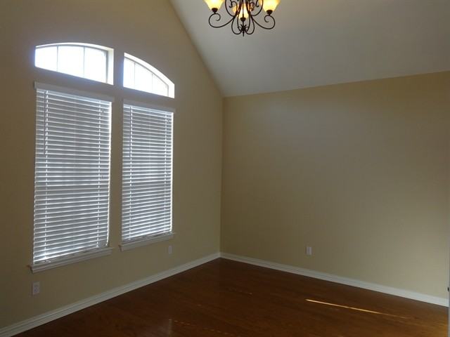 112 Olympic Dr - Photo 3 of 12