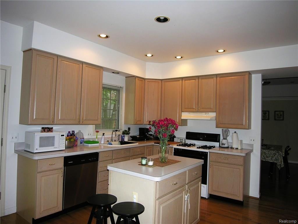 4978 Somerton Dr - Photo 3 of 20