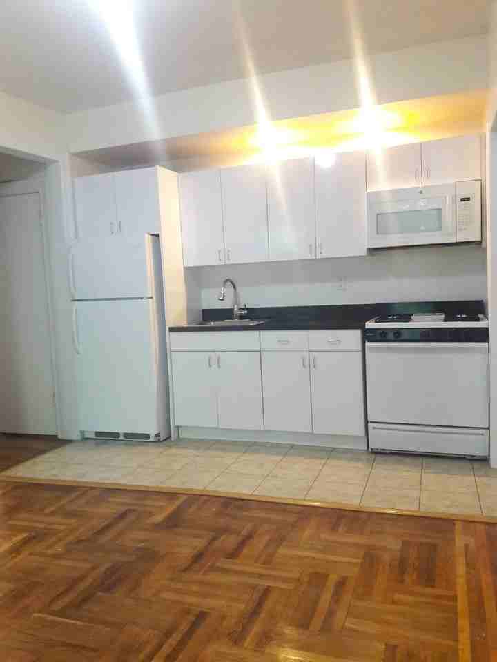 W 204th St & Post Ave #1h