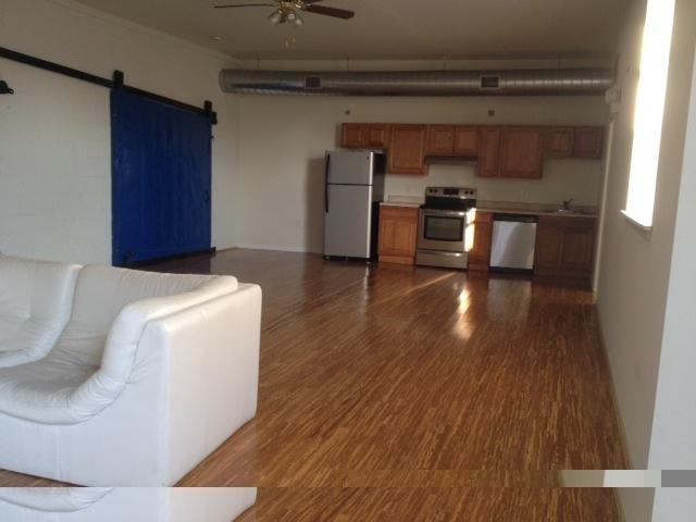 511 Conarroe St - Photo 2 of 9