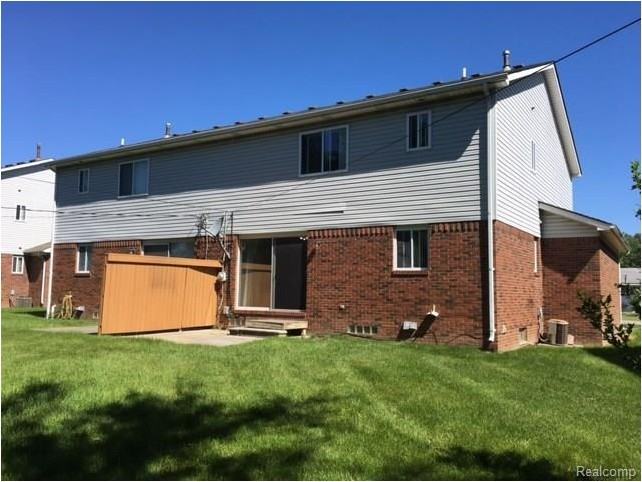 1058 Birchwood Dr - Photo 2 of 17