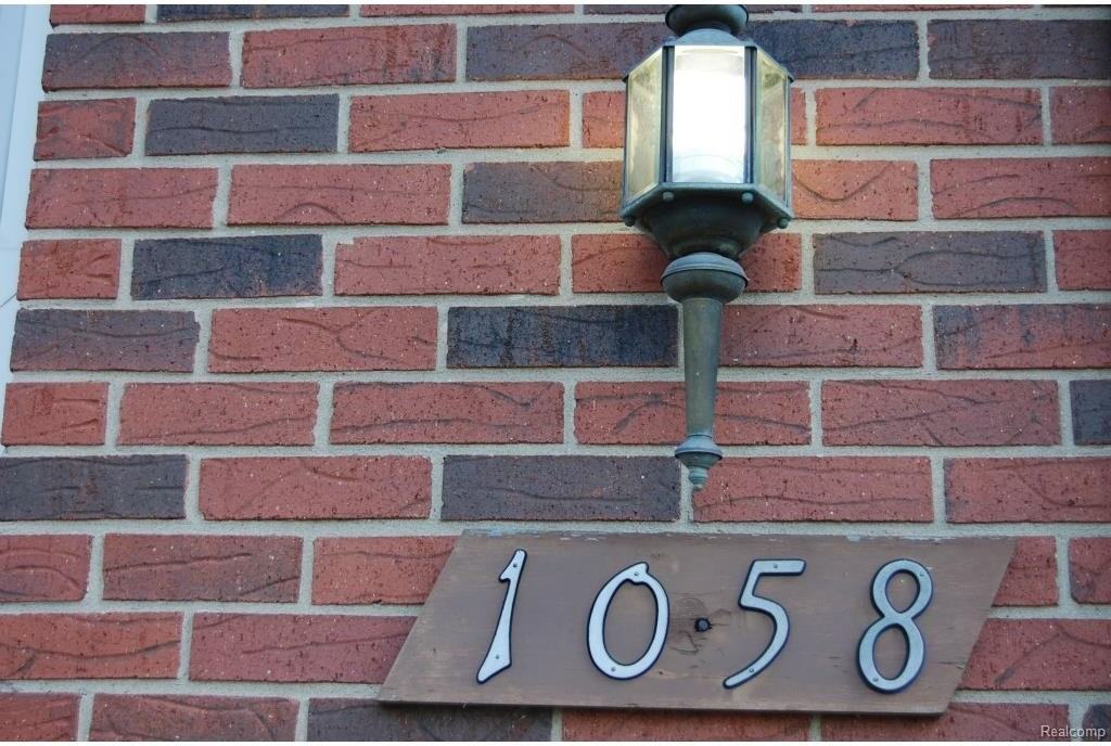 1058 Birchwood Dr - Photo 3 of 17