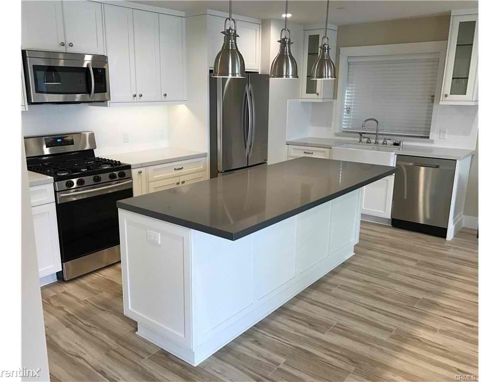 826 Cliff Dr #1 - Photo 2 of 17