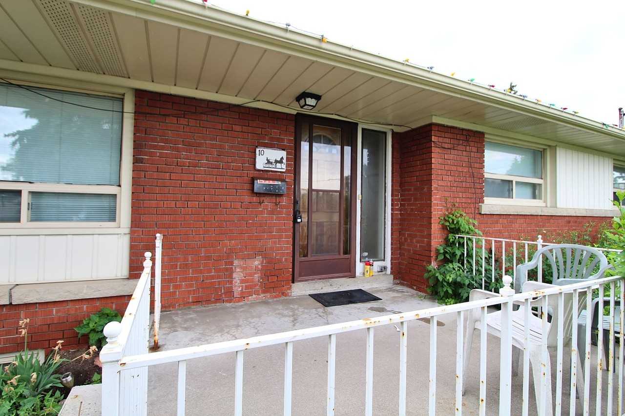 10 Esquire Road - Photo 2 of 19
