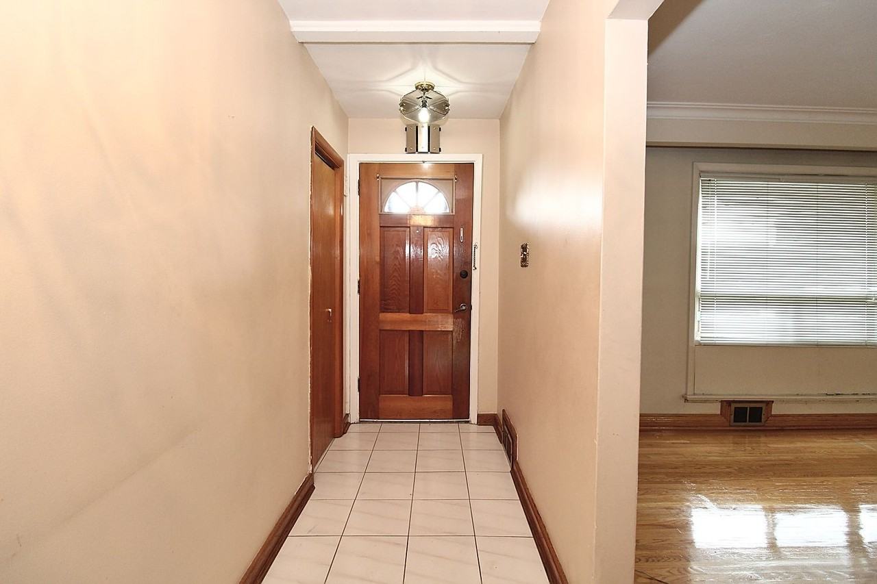 10 Esquire Road - Photo 3 of 19