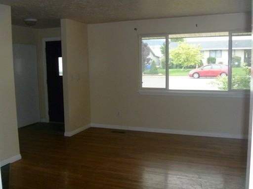 1227 N 450 W - Photo 3 of 17