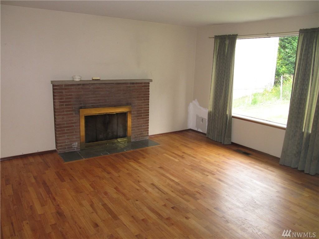 749 7th St S - Photo 2 of 10