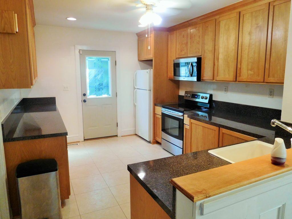 3425 Parkwood Ave - Photo 2 of 10