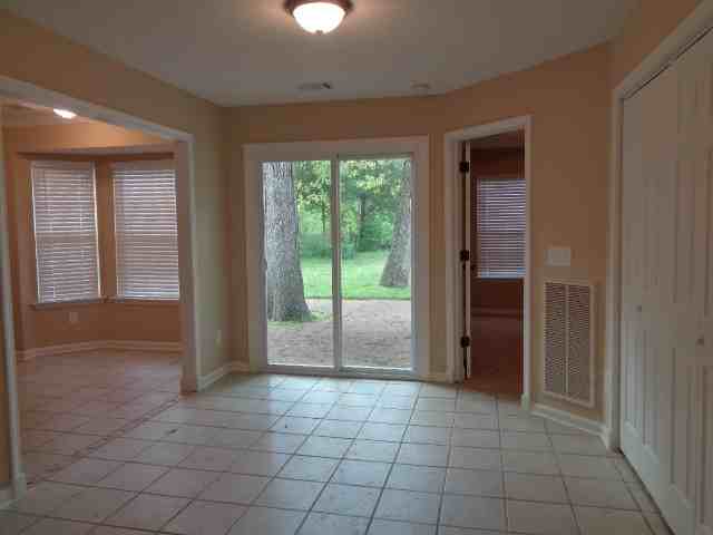 812 Thomas Bay Ct - Photo 3 of 9