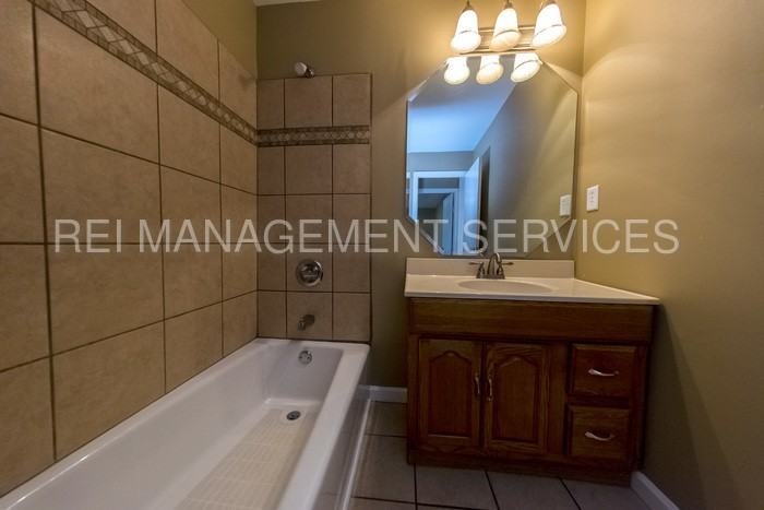 821 Willow Bend Ln - Photo 3 of 6