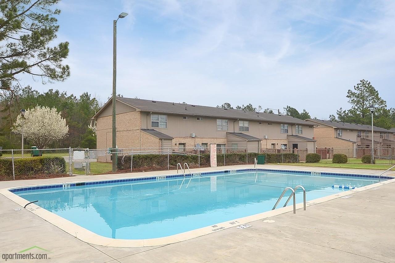 Goshen Country Club Apartments - Photo 2 of 9