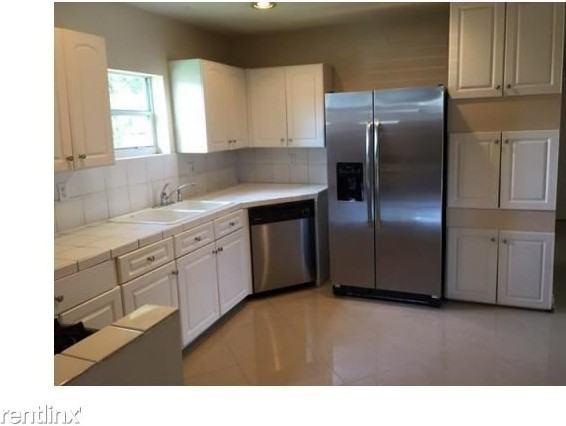 381 Hastings St - Photo 2 of 13