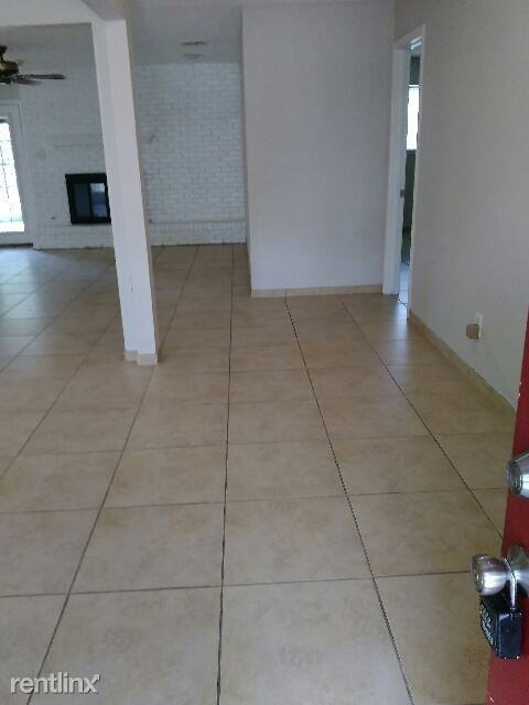 4721 NW 76th St - Photo 2 of 12