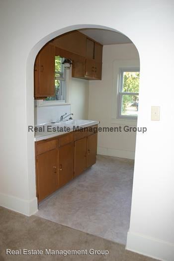 502 S 6th St E - Photo 3 of 12