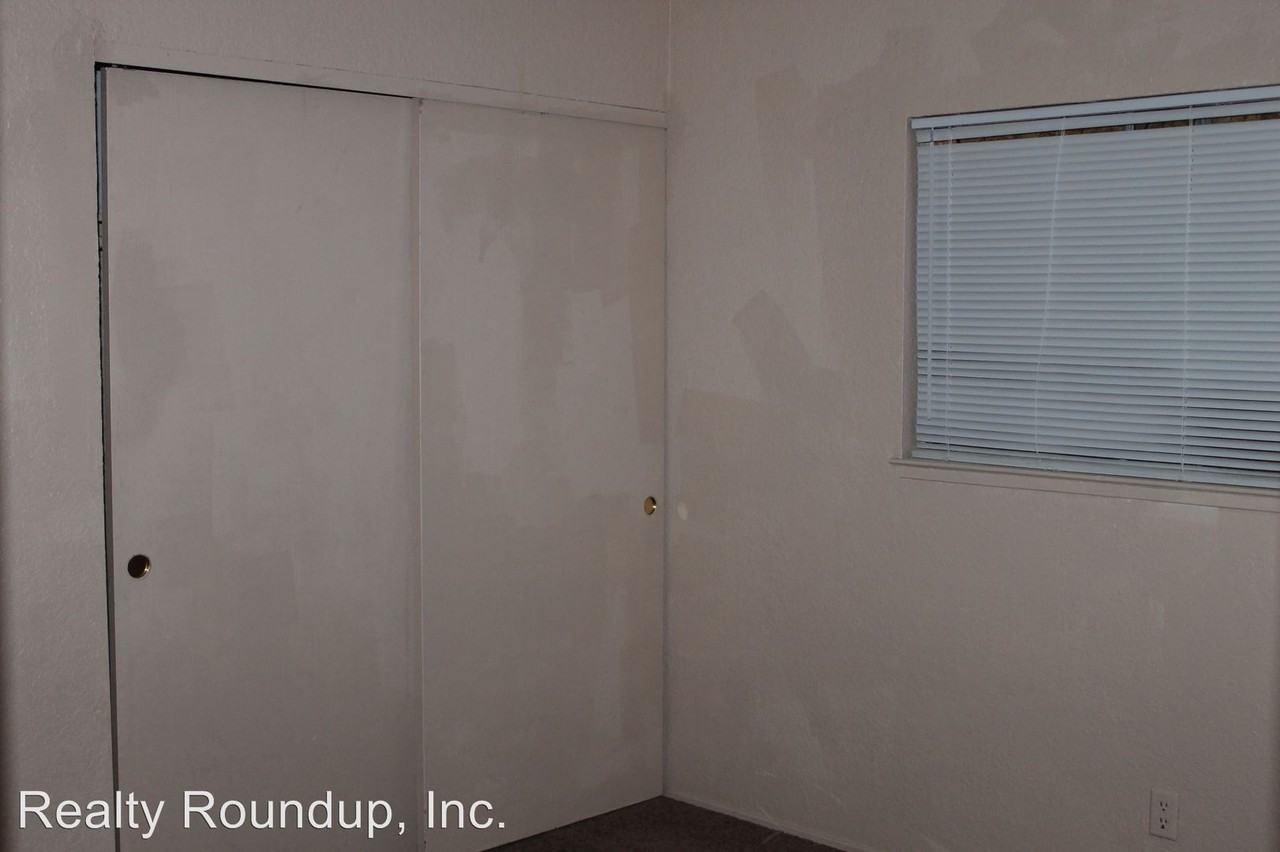 1919 Comstock Dr - Photo 2 of 12