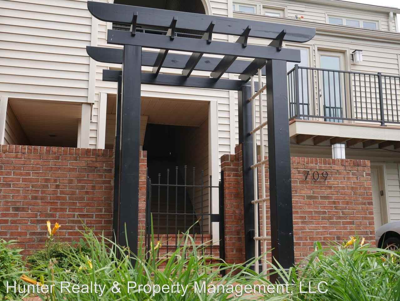 709 Marshall St SW #B - Photo 2 of 12