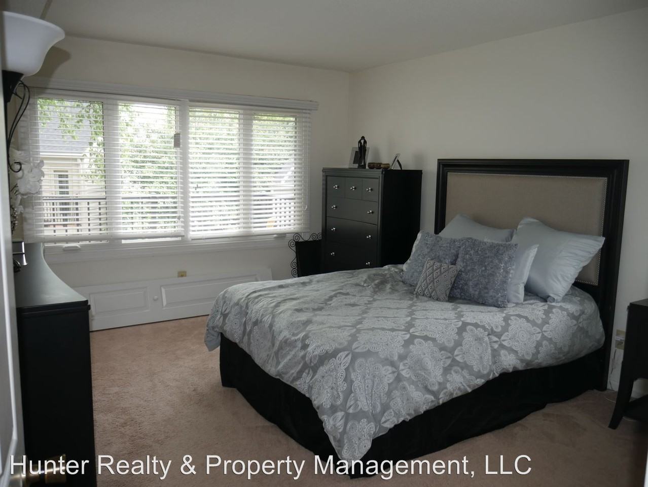 709 Marshall St SW #B - Photo 3 of 12