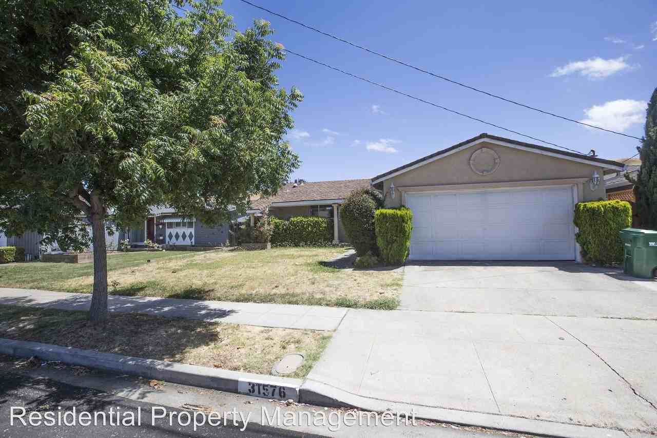 31576 Burnham Way - Photo 2 of 13