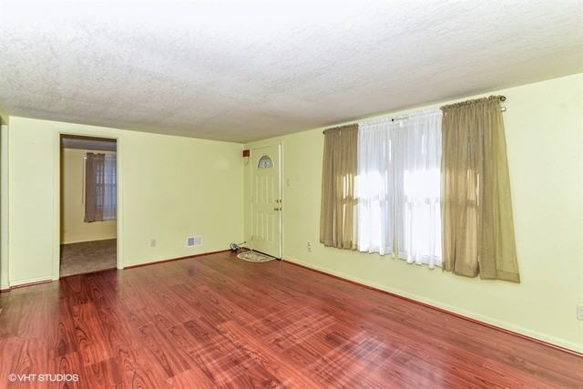 1 Jordan Dr - Photo 2 of 10