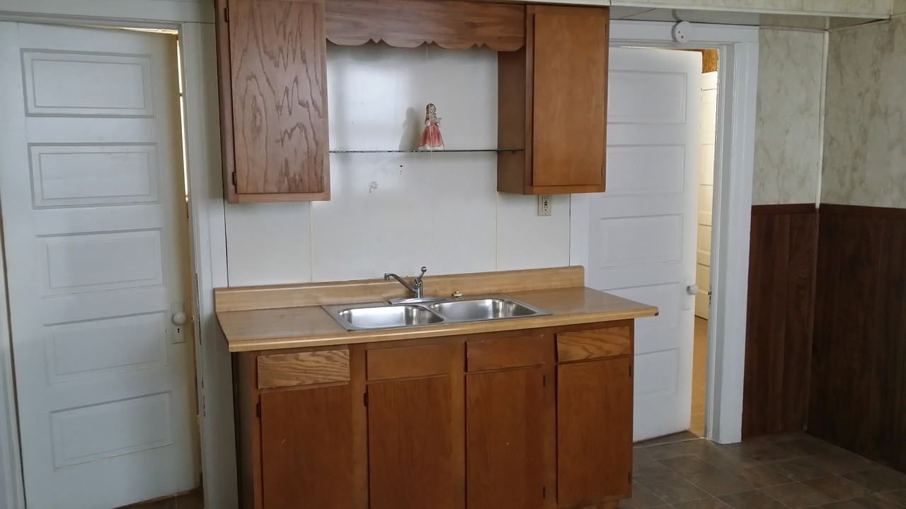 11521 St Aubin St - Photo 2 of 5