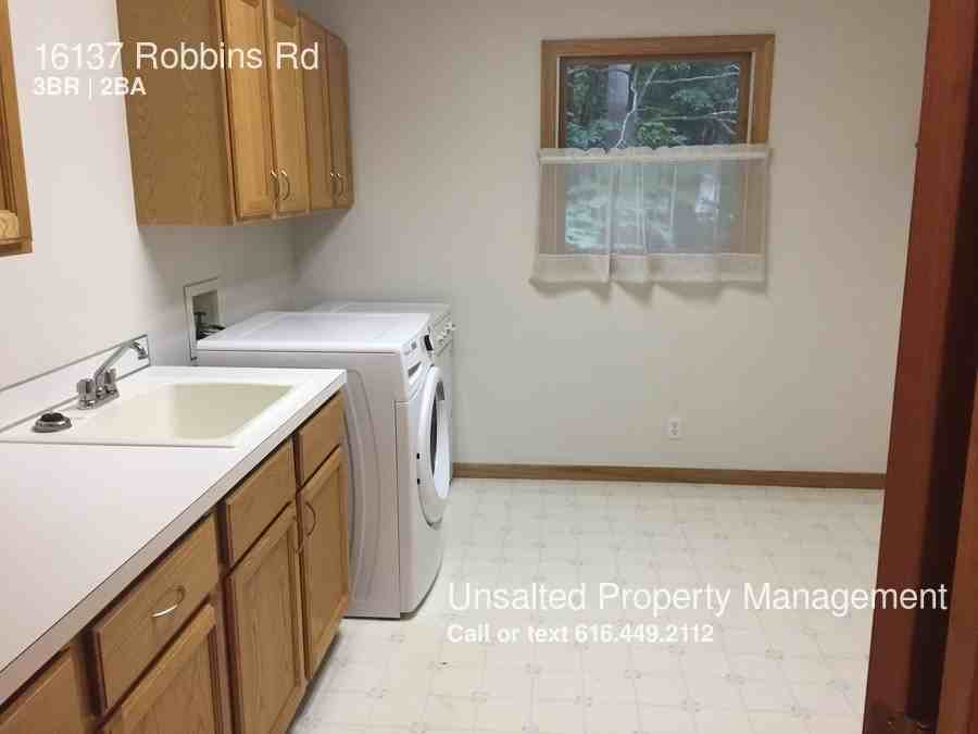 16137 Robbins Rd - Photo 3 of 19