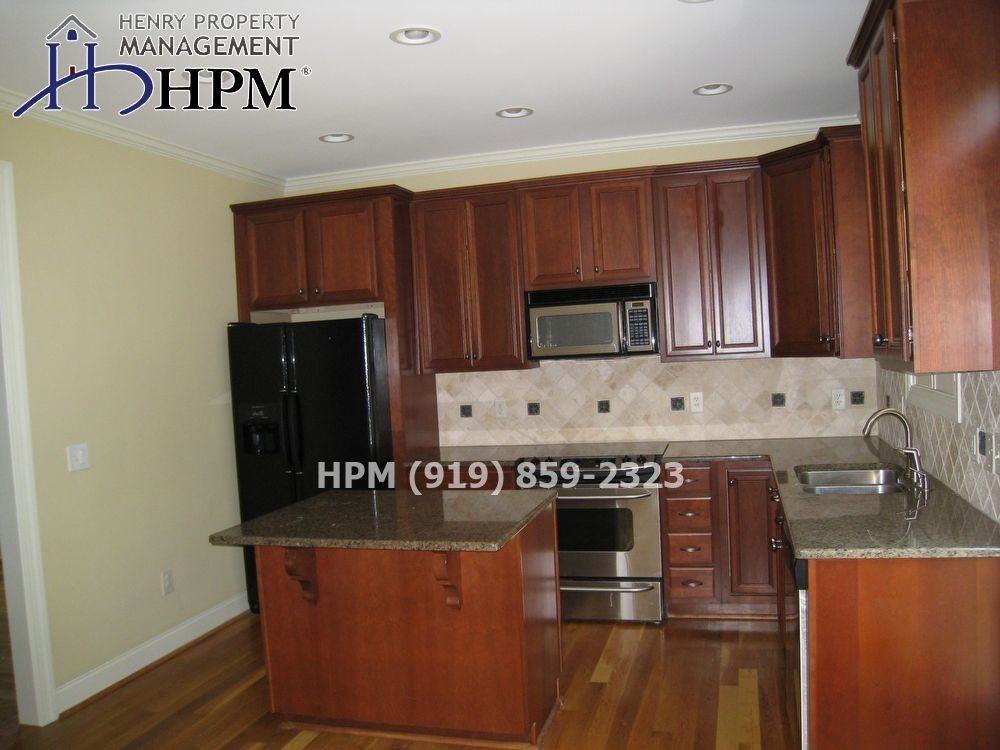 201 Thorndale Dr - Photo 2 of 5