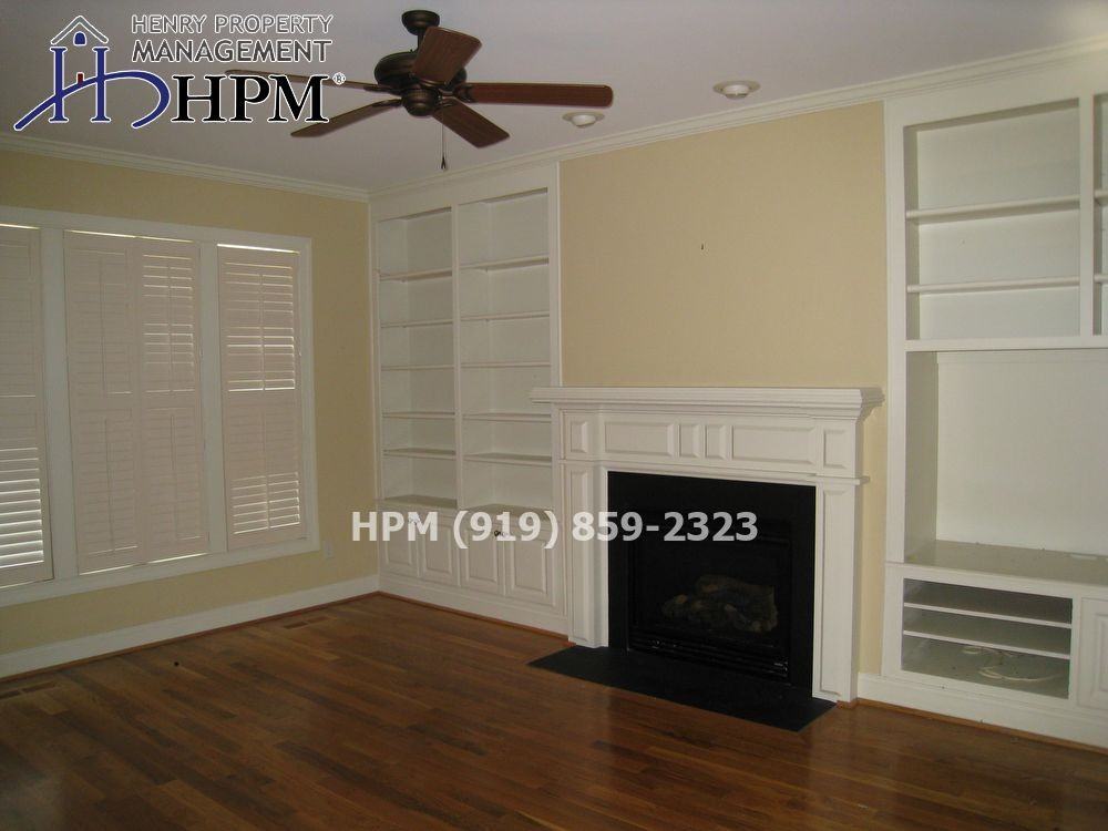 201 Thorndale Dr - Photo 3 of 5