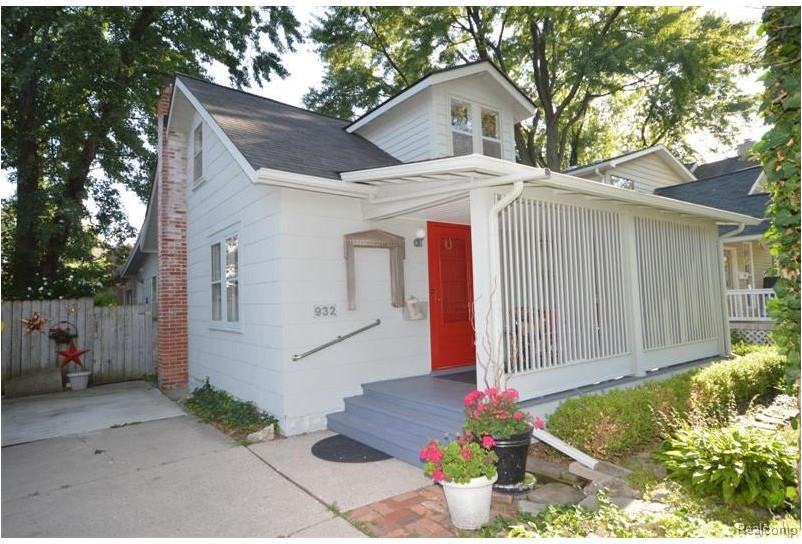 932 Humphrey Ave - Photo 2 of 9