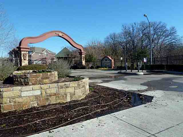 611 Creekwood Ln - Photo 2 of 16