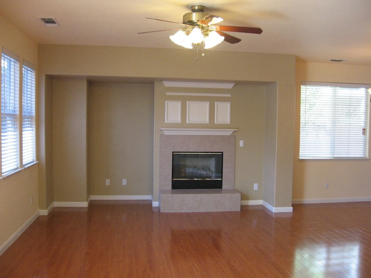 502 Lassen Way - Photo 2 of 10