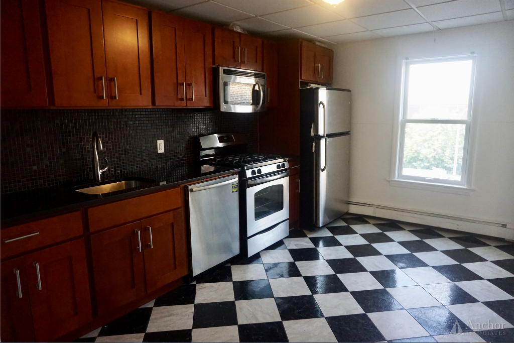 189 Grand St #2 - Photo 2 of 6