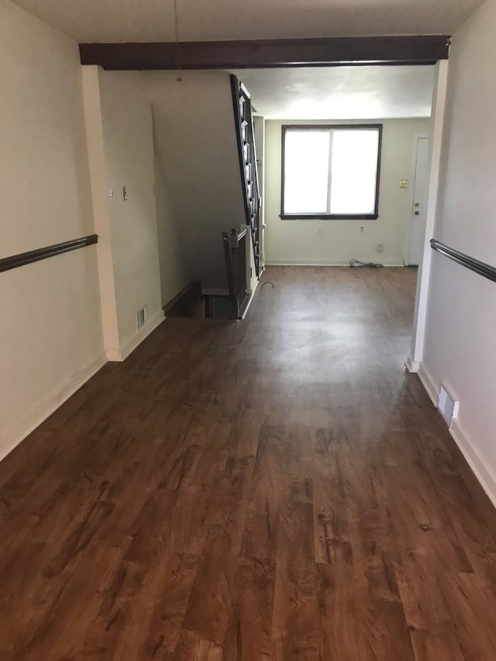 402 W 21st St - Photo 2 of 11