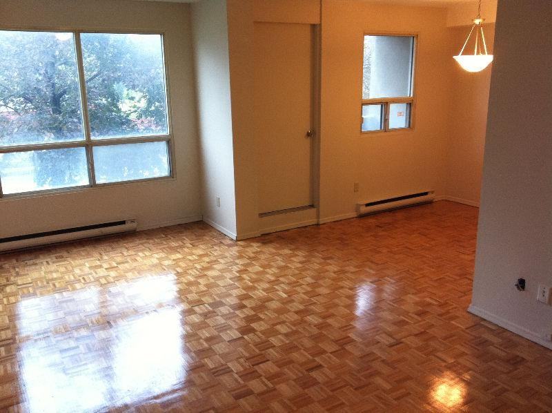 123 Bloor Street West - Photo 3 of 6