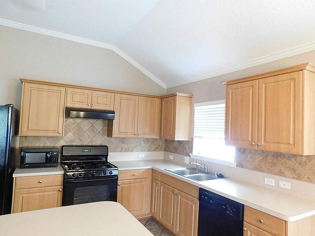 1011 Andover Glen Dr - Photo 3 of 32