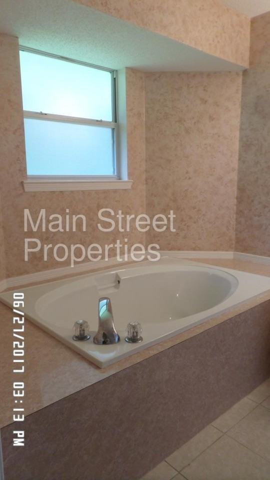 11682 Wakefield Dr - Photo 3 of 8