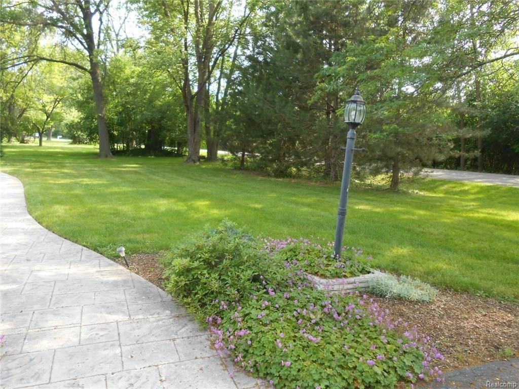30475 Birchway Dr - Photo 2 of 29