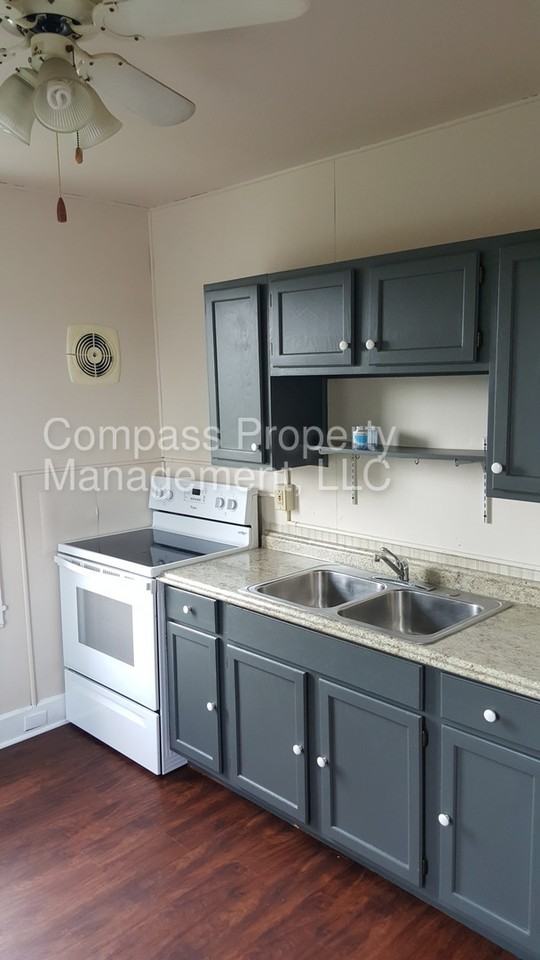 410 Main St #B - Photo 2 of 12