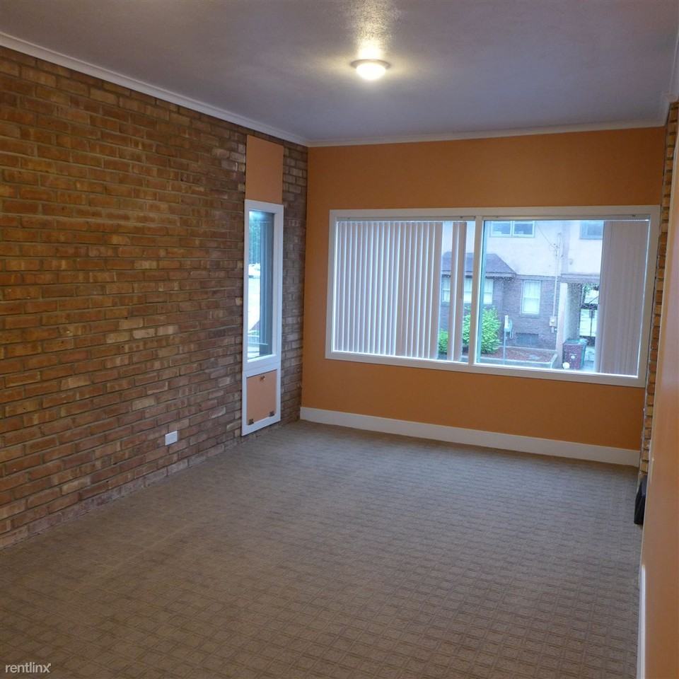 125 W Cedar St - Photo 3 of 9