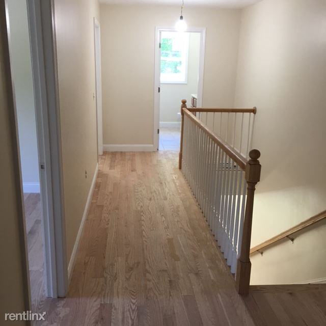 87 Pine St - Photo 3 of 6